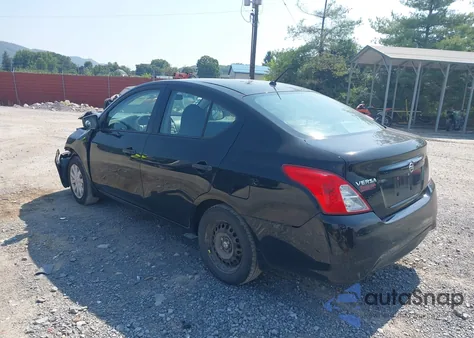 2017 Nissan Versa 1.6 S z USA, uszkodzony, nr VIN 3N1CN7AP5HL843129